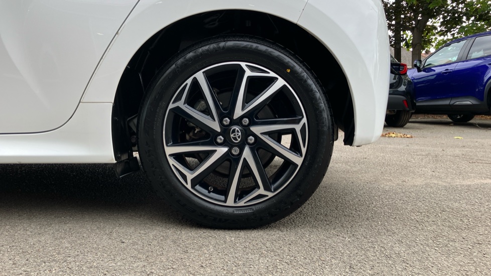 Toyota Yaris 1.5 Hybrid Design 5dr CVT Hybrid Hatchback - Image 25