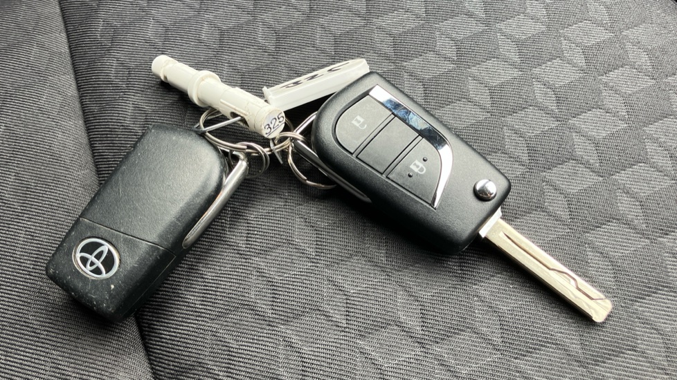 Toyota Yaris 1.5 Hybrid Design 5dr CVT Hybrid Hatchback - Image 28