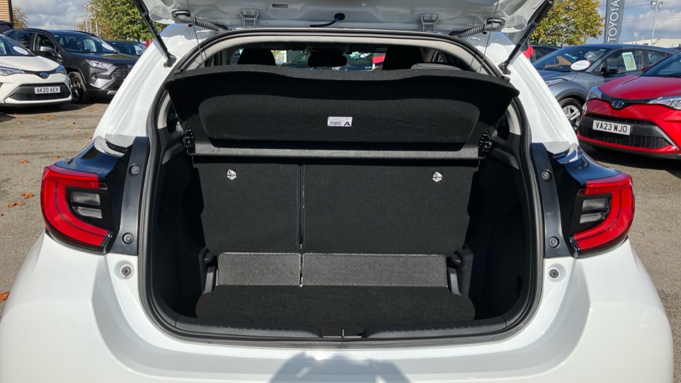 Toyota Yaris 1.5 Hybrid Design 5dr CVT Hybrid Hatchback - Image 13