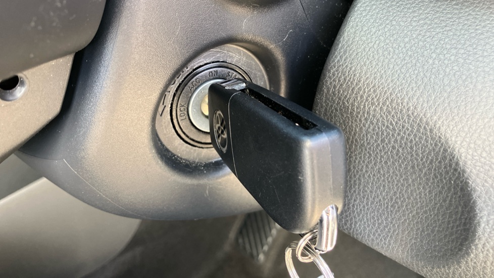 Toyota Yaris 1.5 Hybrid Design 5dr CVT Hybrid Hatchback - Image 16