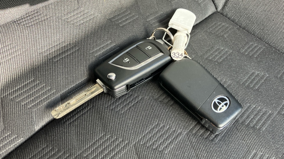 Toyota Yaris 1.5 Hybrid Design 5dr CVT Hybrid Hatchback - Image 28