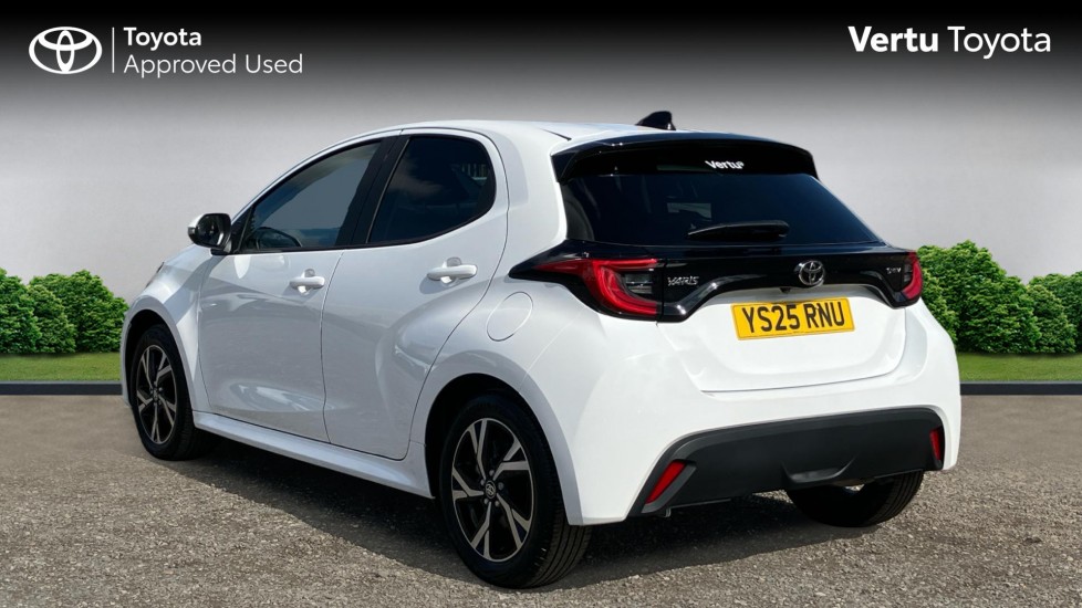 Toyota Yaris 1.5 Hybrid Design 5dr CVT Hybrid Hatchback - Image 4