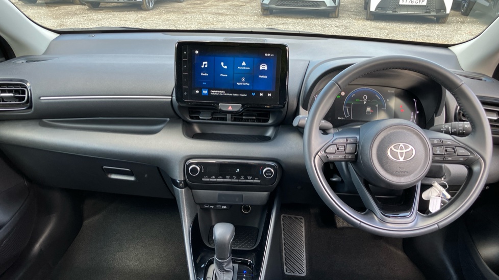 Toyota Yaris 1.5 Hybrid Design 5dr CVT Hybrid Hatchback - Image 6