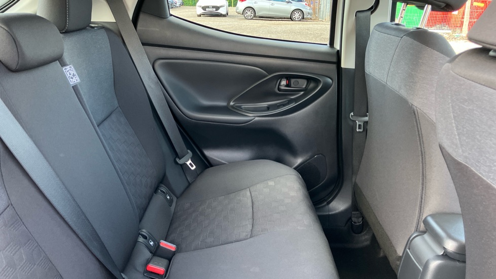 Toyota Yaris 1.5 Hybrid Design 5dr CVT Hybrid Hatchback - Image 8