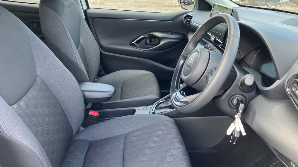 Toyota Yaris 1.5 Hybrid Design 5dr CVT Hybrid Hatchback - Image 12