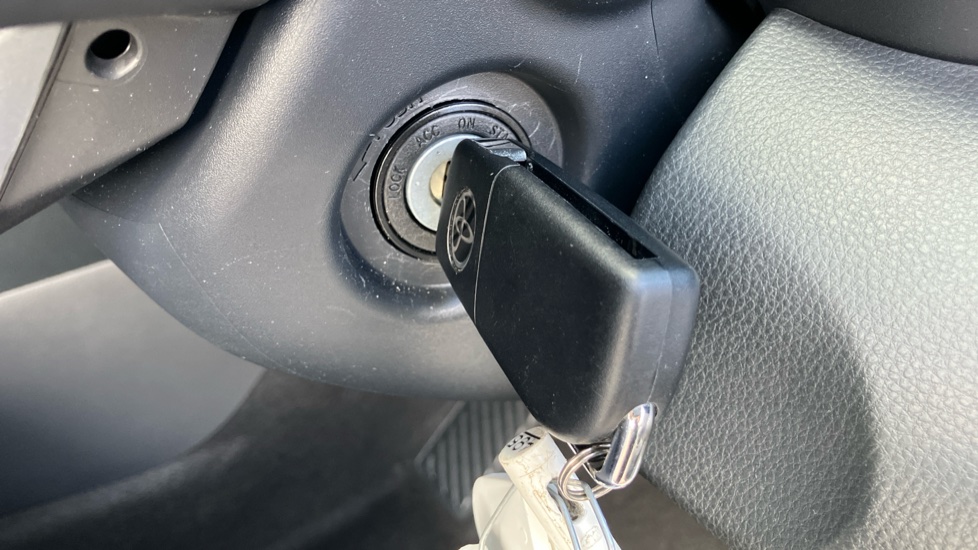 Toyota Yaris 1.5 Hybrid Design 5dr CVT Hybrid Hatchback - Image 16