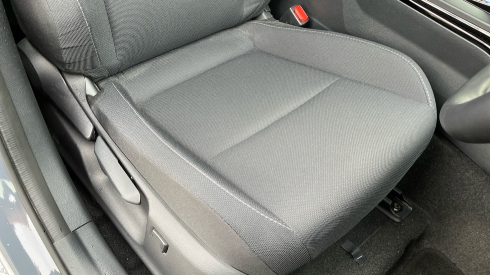 Toyota Prius 2.0 PHEV Design 5dr CVT Hatchback - Image 17