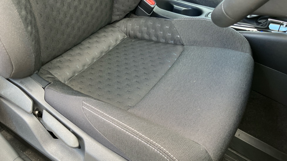 Toyota Corolla Petrol 1.8 VVT-i Hybrid Commercial Auto - Image 17