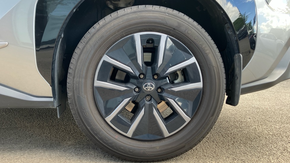 Toyota bZ4X 165kW Design 73kWh 5dr Auto Electric Hatchback - Image 25
