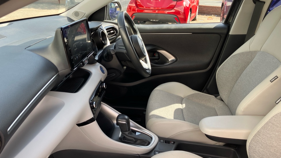Toyota Yaris 1.5 Hybrid Excel 5dr CVT Hybrid Hatchback - Image 5