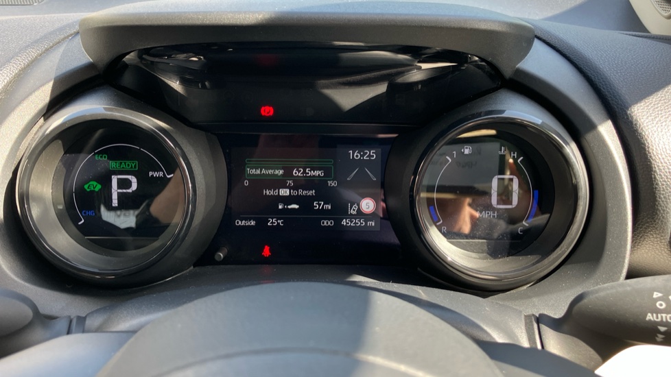 Toyota Yaris 1.5 Hybrid Excel 5dr CVT Hybrid Hatchback - Image 11