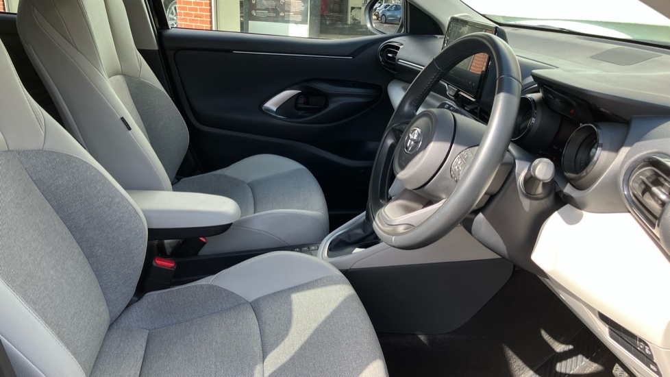 Toyota Yaris 1.5 Hybrid Excel 5dr CVT Hybrid Hatchback - Image 12