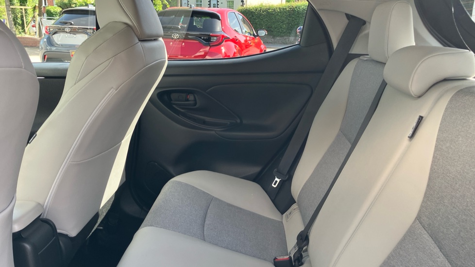 Toyota Yaris 1.5 Hybrid Excel 5dr CVT Hybrid Hatchback - Image 15