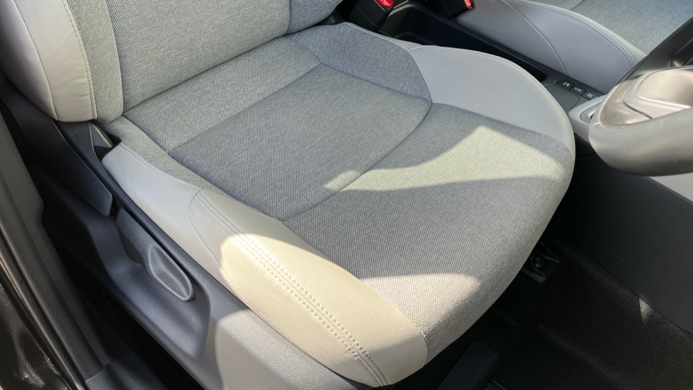 Toyota Yaris 1.5 Hybrid Excel 5dr CVT Hybrid Hatchback - Image 17