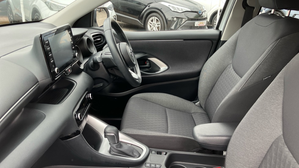 Toyota Yaris 1.5 Hybrid Design 5dr CVT Hybrid Hatchback - Image 5