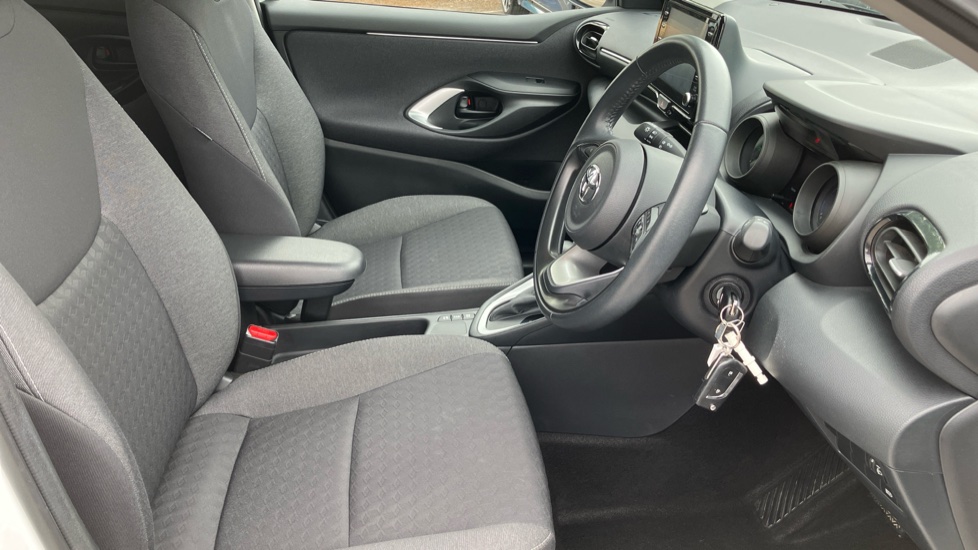 Toyota Yaris 1.5 Hybrid Design 5dr CVT Hybrid Hatchback - Image 12