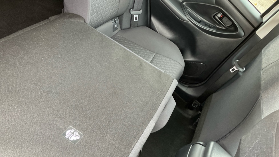 Toyota Yaris 1.5 Hybrid Design 5dr CVT Hybrid Hatchback - Image 18