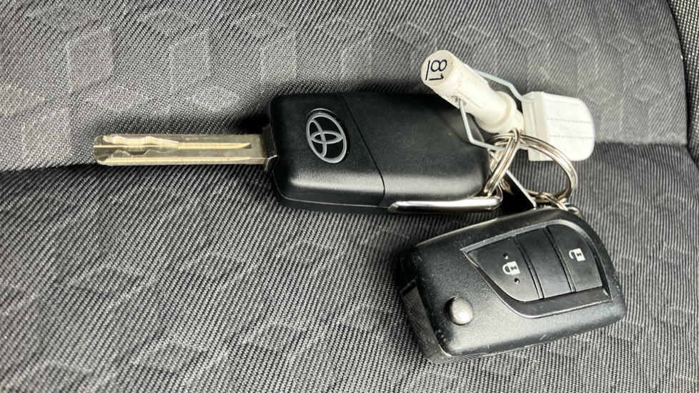 Toyota Yaris 1.5 Hybrid Design 5dr CVT Hybrid Hatchback - Image 28