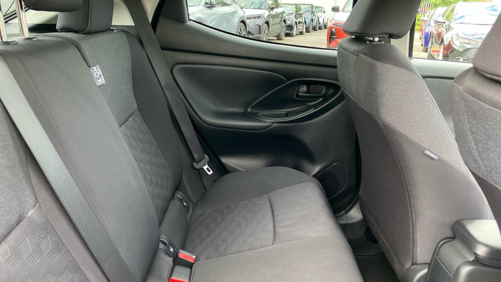 Toyota Yaris 1.5 Hybrid Design 5dr CVT Hybrid Hatchback - Image 8