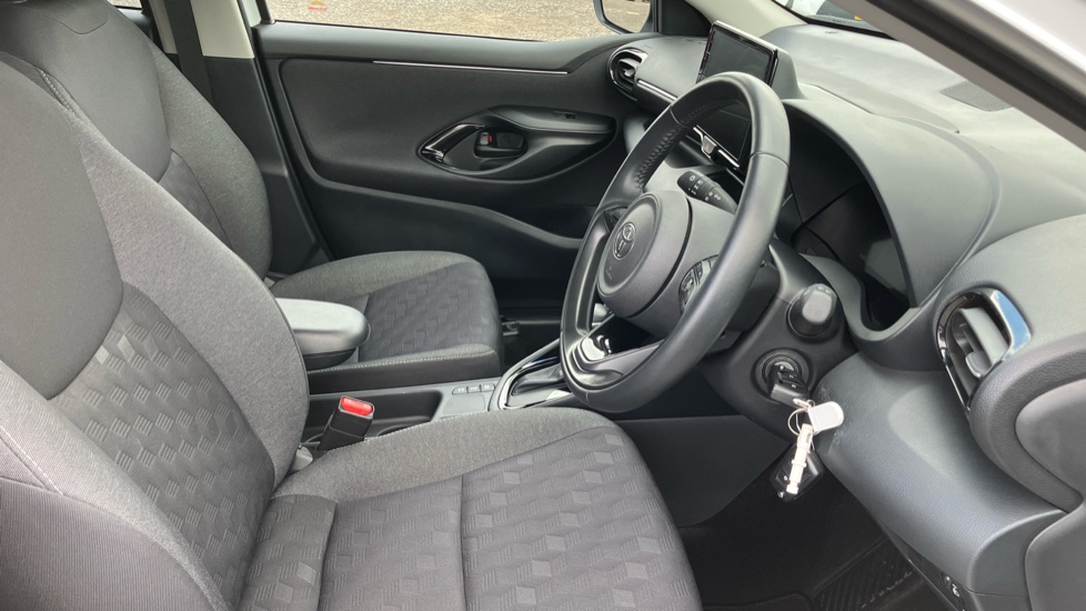 Toyota Yaris 1.5 Hybrid Design 5dr CVT Hybrid Hatchback - Image 12