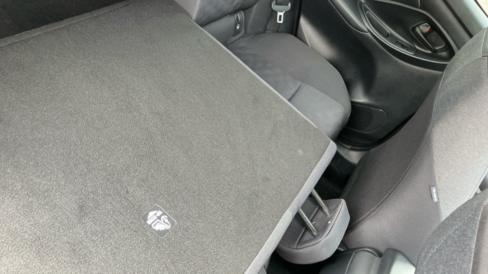 Toyota Yaris 1.5 Hybrid Design 5dr CVT Hybrid Hatchback - Image 18