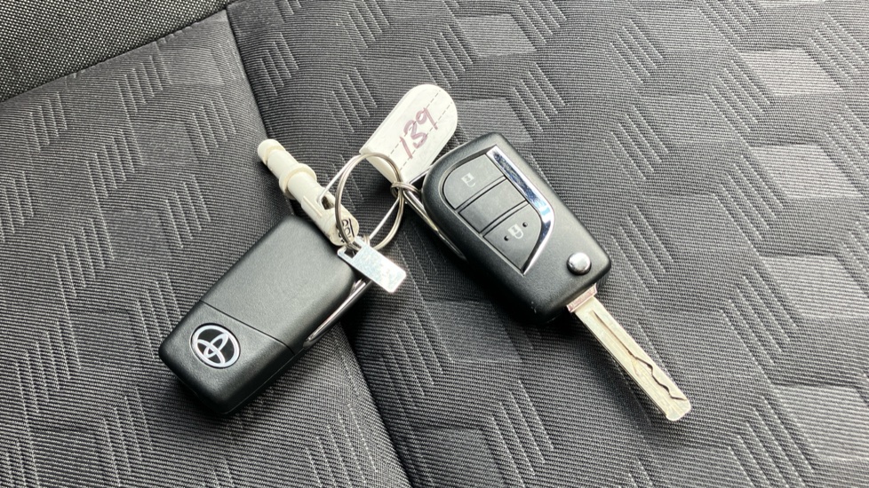 Toyota Yaris 1.5 Hybrid Design 5dr CVT Hybrid Hatchback - Image 28