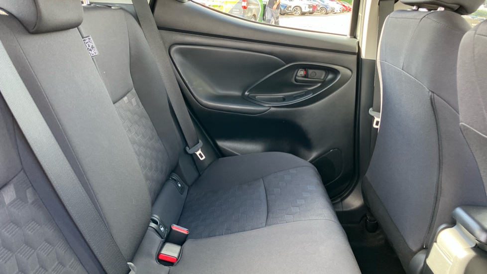 Toyota Yaris 1.5 Hybrid Icon 5dr CVT Hybrid Hatchback - Image 8