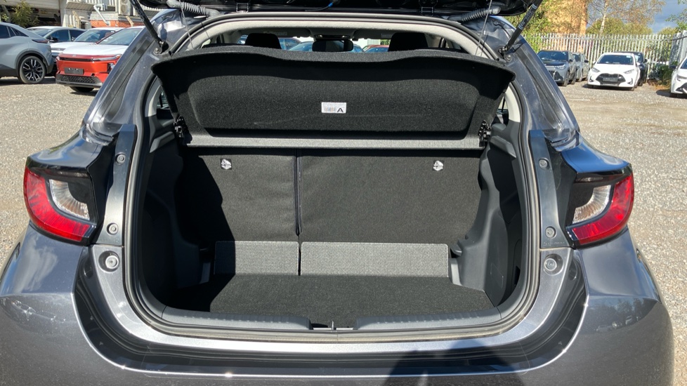 Toyota Yaris 1.5 Hybrid Icon 5dr CVT Hybrid Hatchback - Image 13
