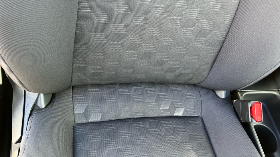 Toyota Yaris 1.5 Hybrid Icon 5dr CVT Hybrid Hatchback - Image 14