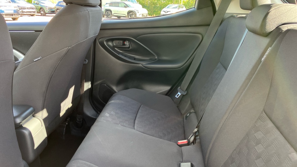 Toyota Yaris 1.5 Hybrid Icon 5dr CVT Hybrid Hatchback - Image 15