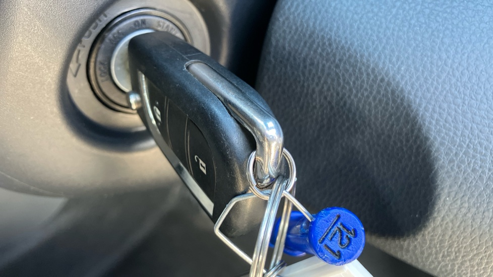 Toyota Yaris 1.5 Hybrid Icon 5dr CVT Hybrid Hatchback - Image 16