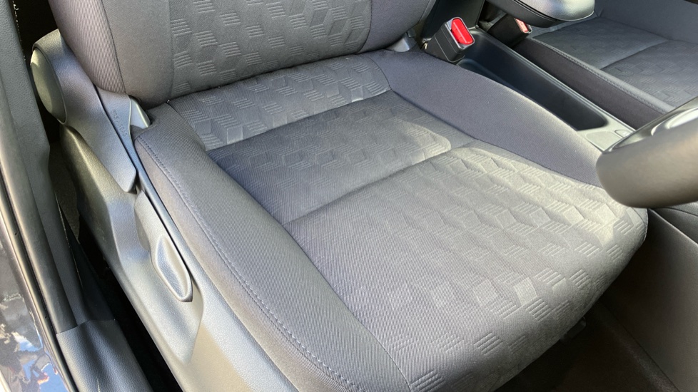 Toyota Yaris 1.5 Hybrid Icon 5dr CVT Hybrid Hatchback - Image 17
