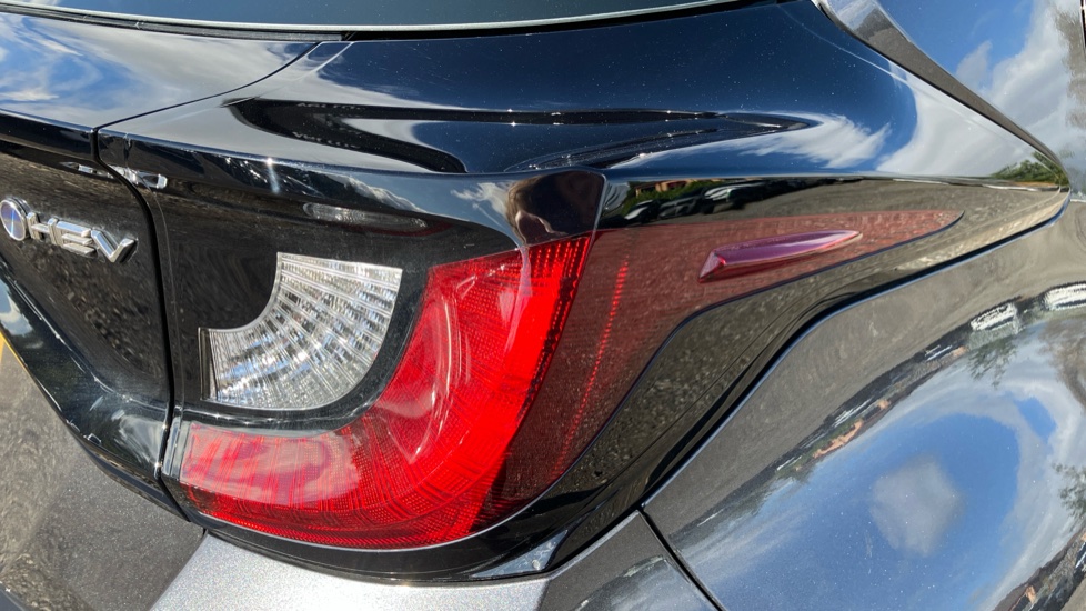 Toyota Yaris 1.5 Hybrid Icon 5dr CVT Hybrid Hatchback - Image 21