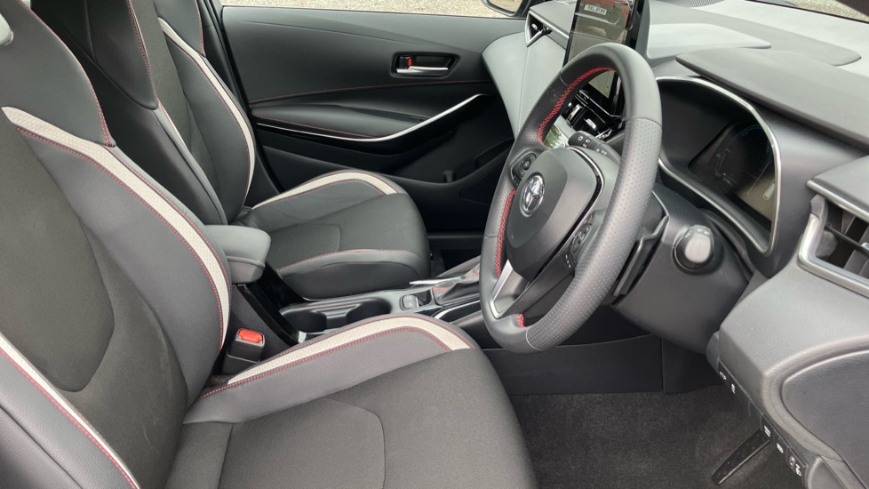 Toyota Corolla 2.0 Hybrid 178 GR Sport 5dr CVT Hybrid Estate - Image 12