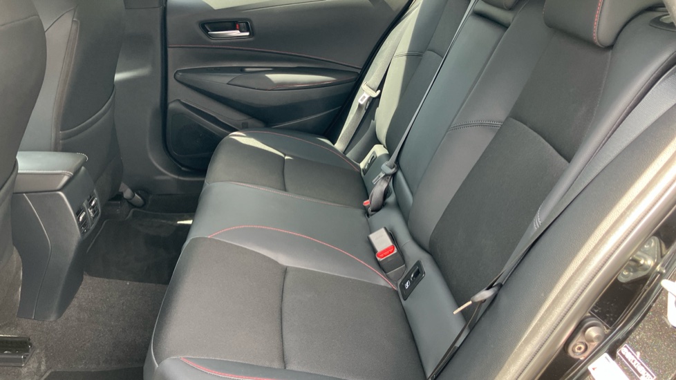 Toyota Corolla 2.0 Hybrid 178 GR Sport 5dr CVT Hybrid Estate - Image 15