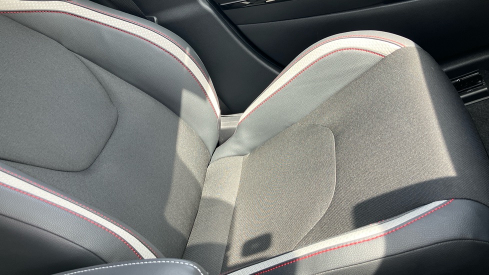 Toyota Corolla 2.0 Hybrid 178 GR Sport 5dr CVT Hybrid Estate - Image 17