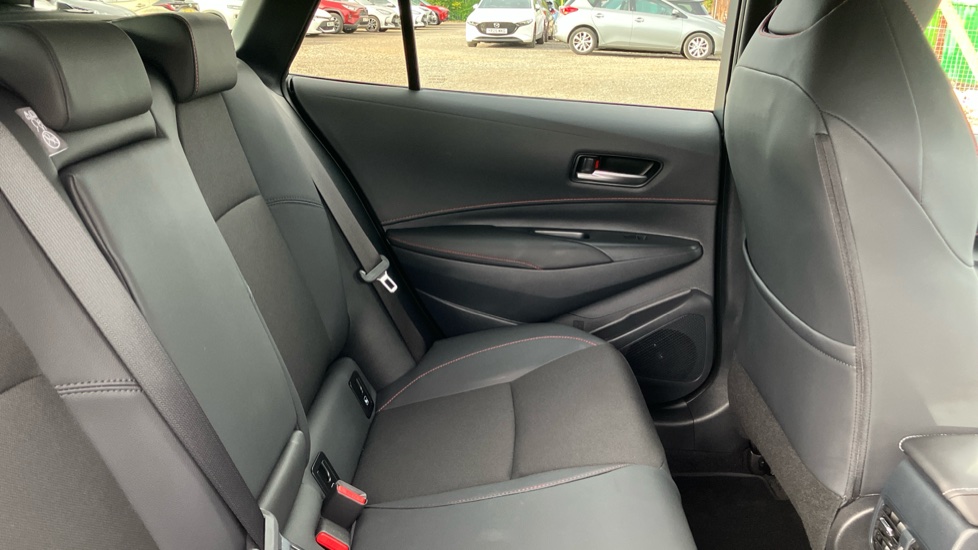 Toyota Corolla 2.0 Hybrid 178 GR Sport 5dr CVT Hybrid Estate - Image 8