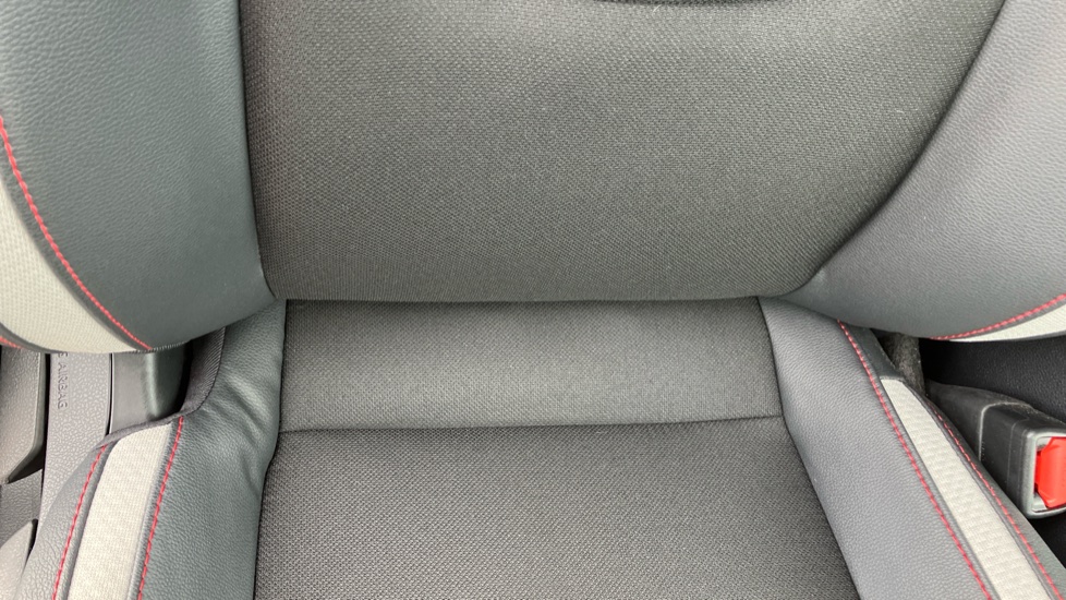 Toyota Corolla 2.0 Hybrid 178 GR Sport 5dr CVT Hybrid Estate - Image 14