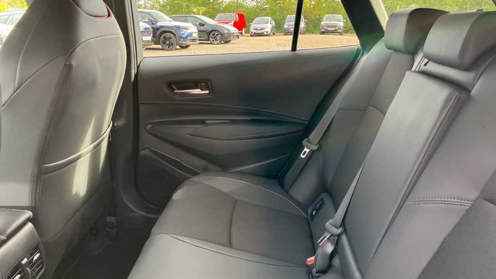 Toyota Corolla 2.0 Hybrid 178 GR Sport 5dr CVT Hybrid Estate - Image 15