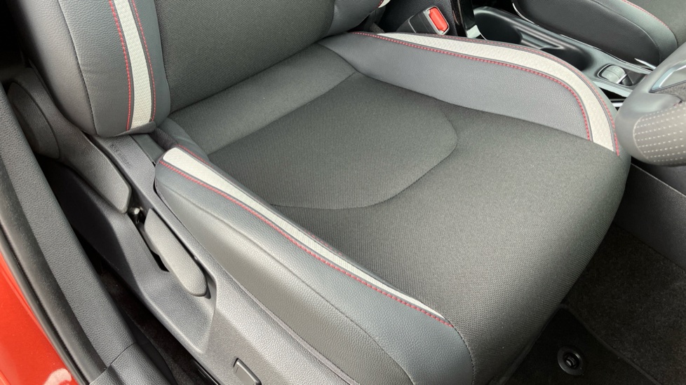 Toyota Corolla 2.0 Hybrid 178 GR Sport 5dr CVT Hybrid Estate - Image 17