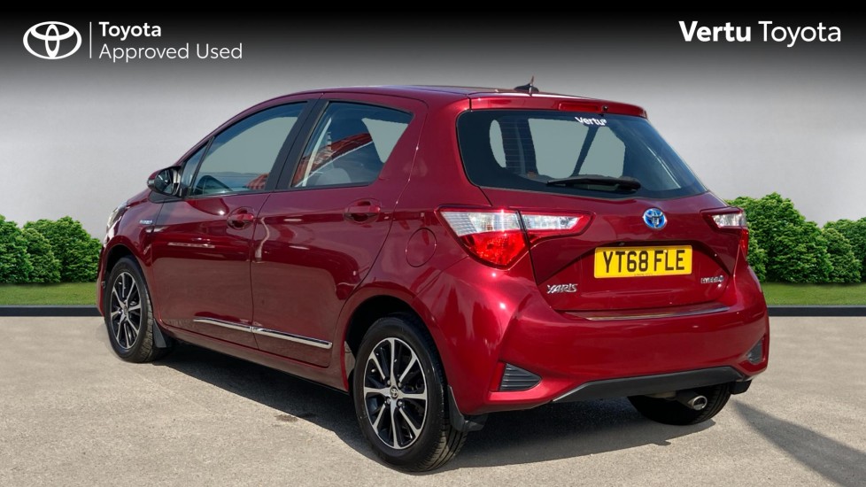 Toyota Yaris 1.5 Hybrid Icon Tech 5dr CVT Hybrid Hatchback - Image 4