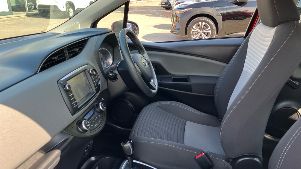 Toyota Yaris 1.5 Hybrid Icon Tech 5dr CVT Hybrid Hatchback - Image 5