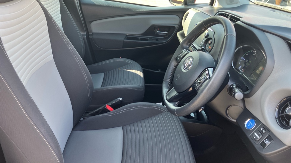 Toyota Yaris 1.5 Hybrid Icon Tech 5dr CVT Hybrid Hatchback - Image 12