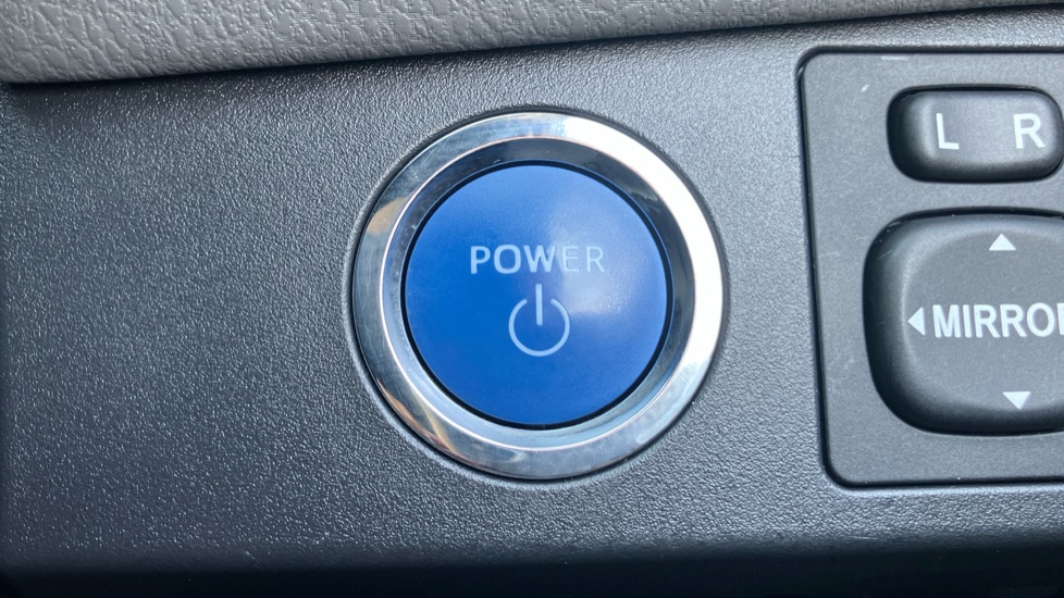 Toyota Yaris 1.5 Hybrid Icon Tech 5dr CVT Hybrid Hatchback - Image 16