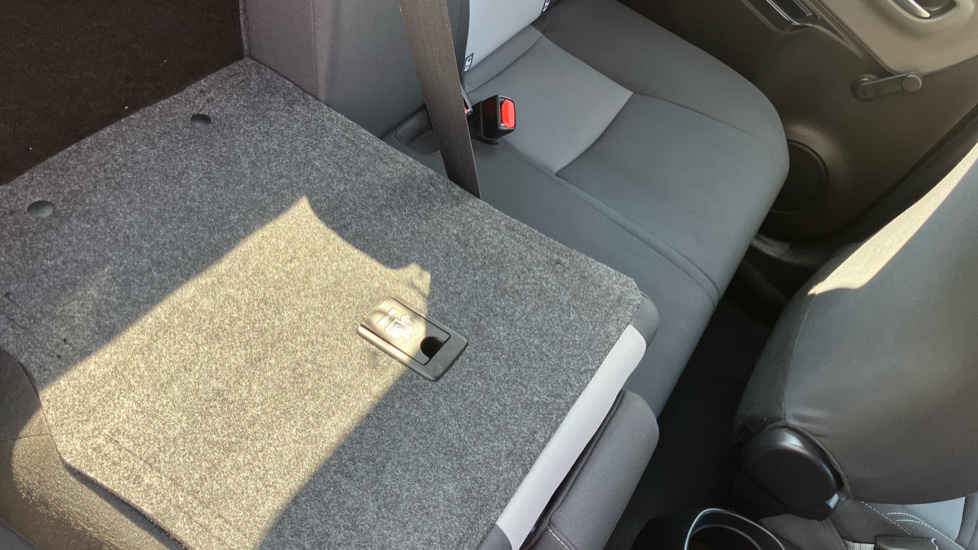 Toyota Yaris 1.5 Hybrid Icon Tech 5dr CVT Hybrid Hatchback - Image 18