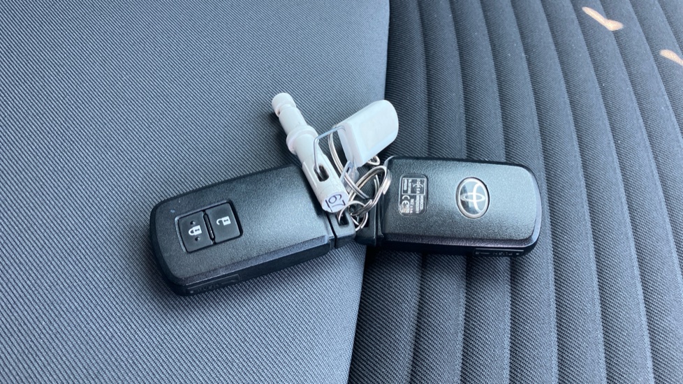Toyota Yaris 1.5 Hybrid Icon Tech 5dr CVT Hybrid Hatchback - Image 28