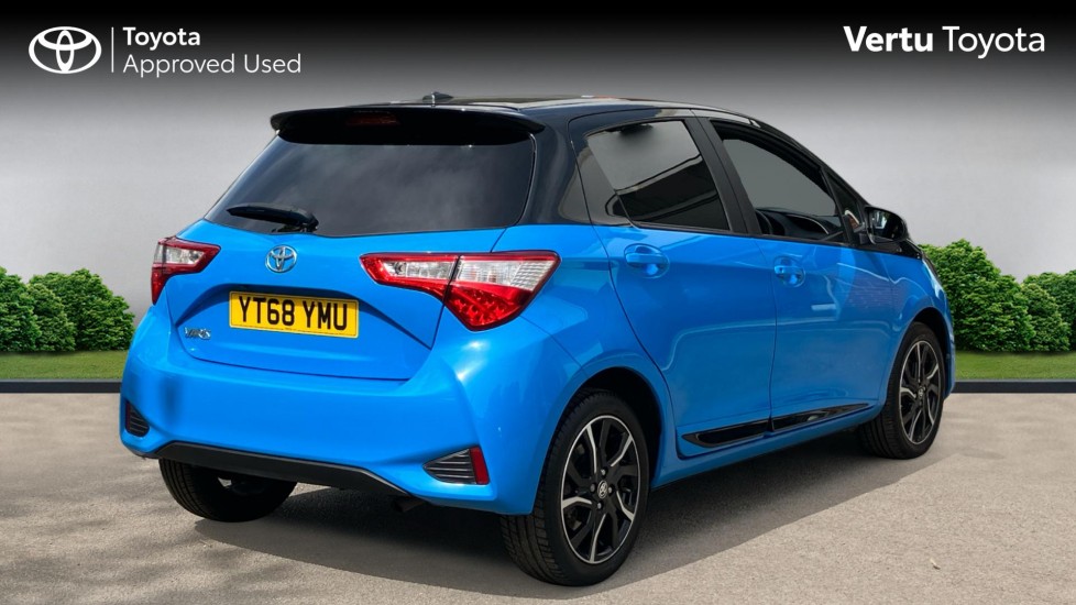 Toyota Yaris 1.5 VVT-i Blue Bi-tone 5dr Petrol Hatchback - Image 2
