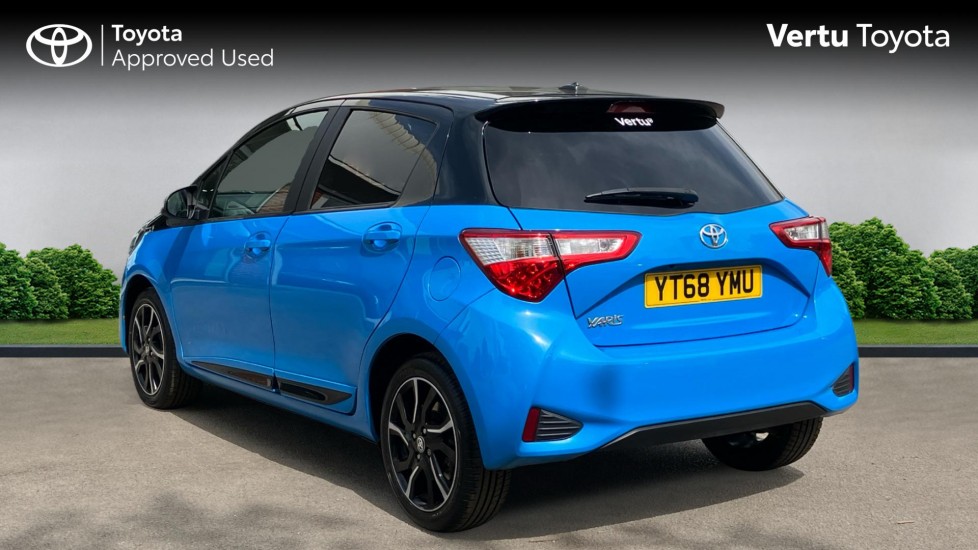 Toyota Yaris 1.5 VVT-i Blue Bi-tone 5dr Petrol Hatchback - Image 4