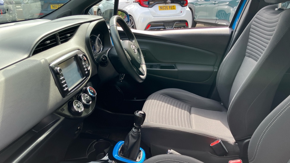 Toyota Yaris 1.5 VVT-i Blue Bi-tone 5dr Petrol Hatchback - Image 5