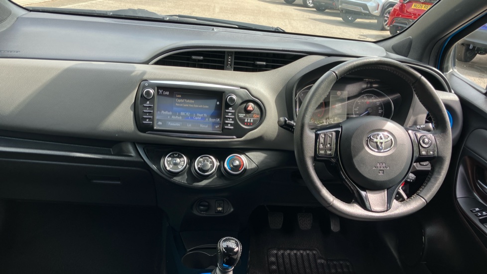 Toyota Yaris 1.5 VVT-i Blue Bi-tone 5dr Petrol Hatchback - Image 6